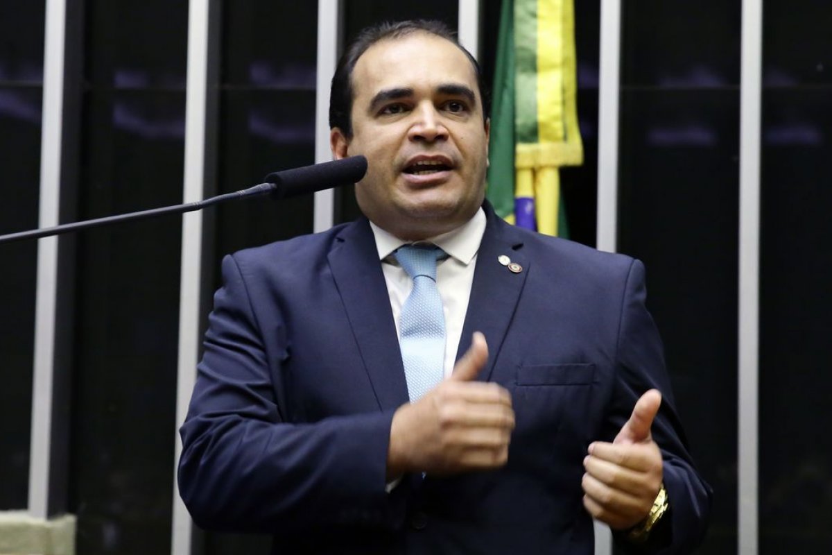 Projeto de desoneração da folha será simultâneo com PEC dos precatórios, afirma relator