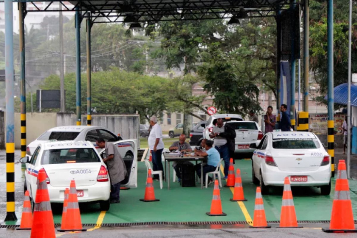 Táxis e veículos de transporte turístico passam por vistoria até a próxima sexta-feira (4)