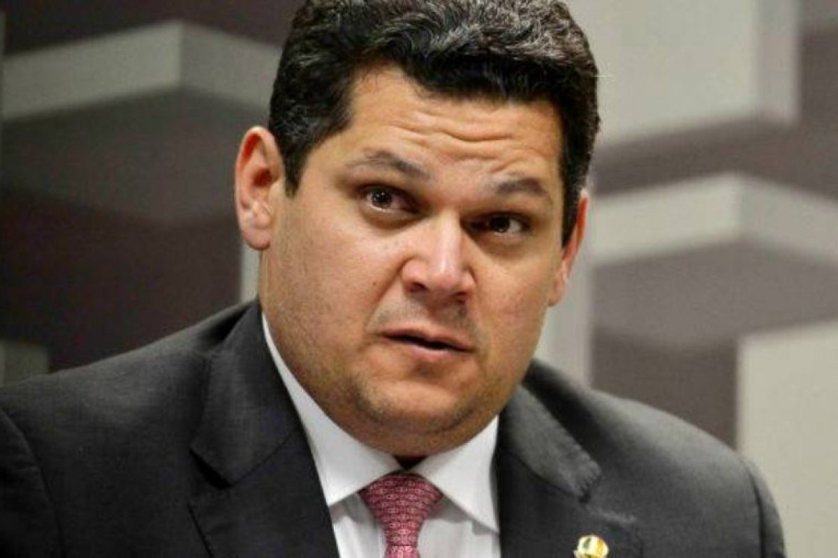 PGR vai investigar esquema de rachadinha no gabinete de Alcolumbre