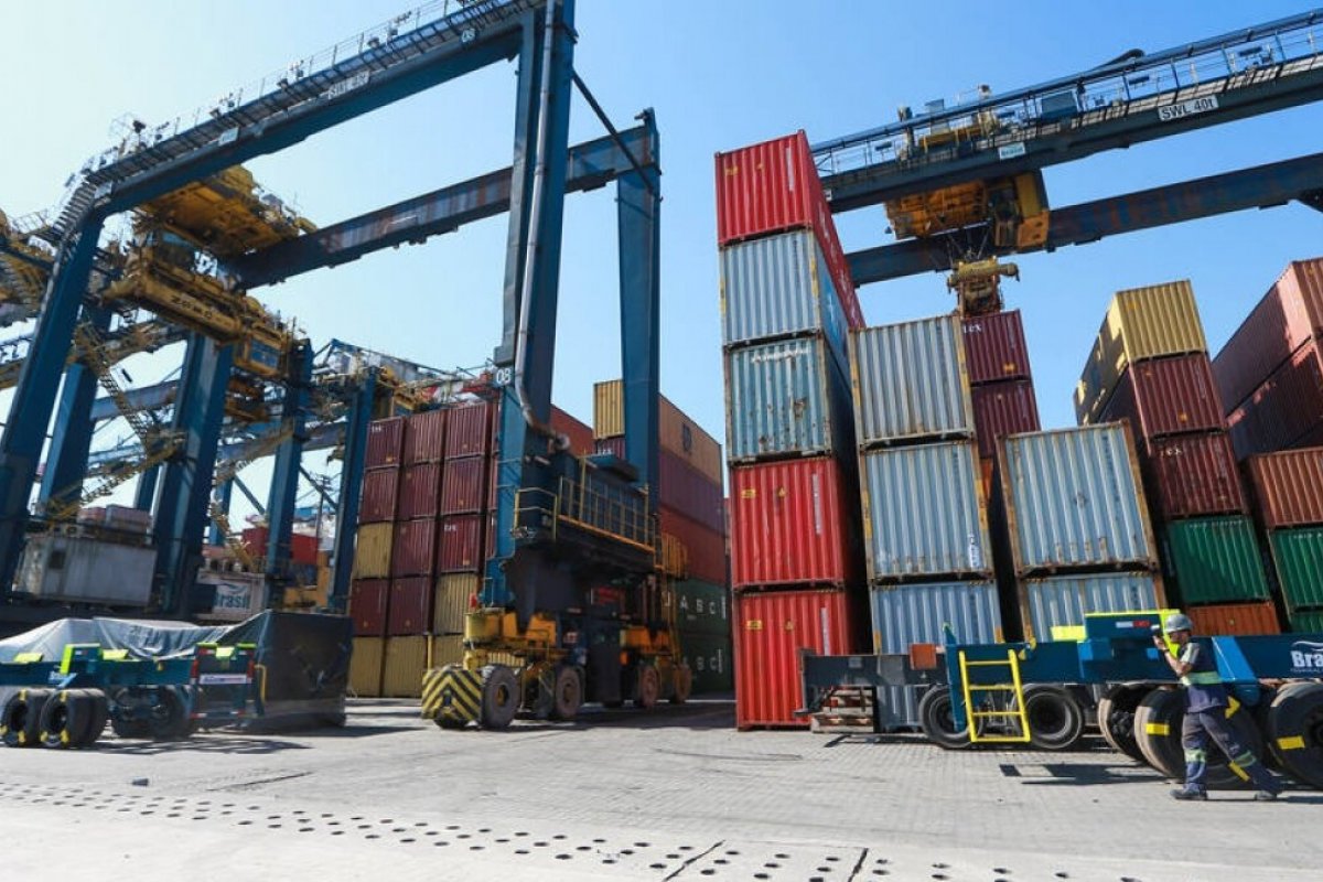 Com fechamentos de portos na pandemia e altos custos, crise de contêineres atinge exportações brasileiras