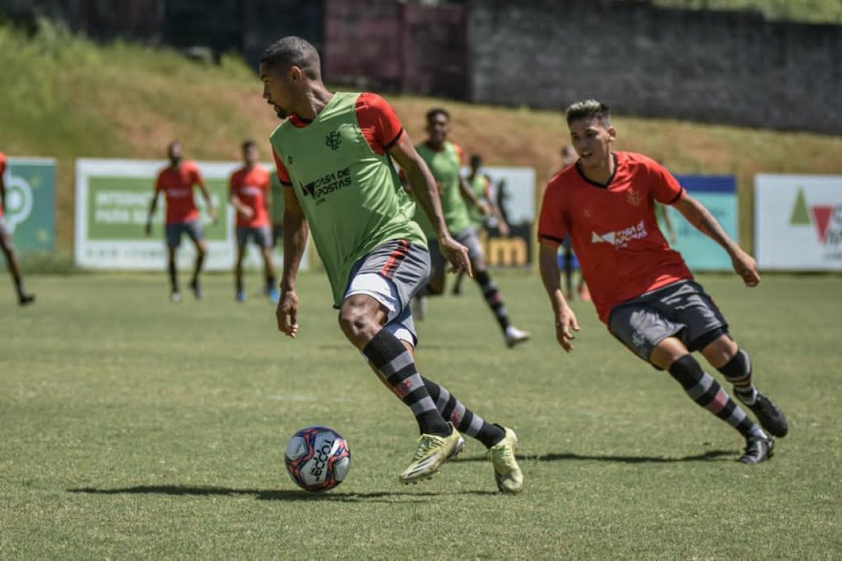 Com chance de encurtar distância para deixar Z-4, Vitória visita a Ponte Preta em confronto direto