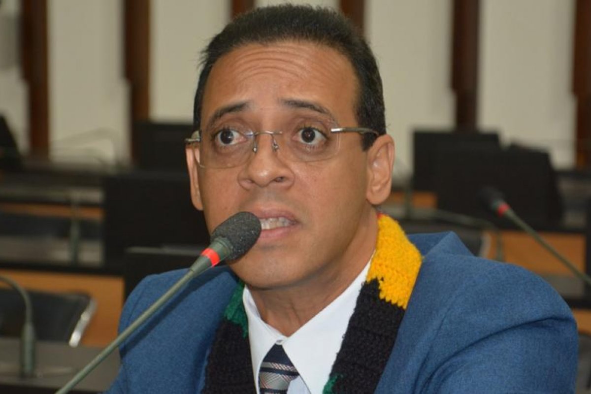 AL-BA: PL exige que governo adquira obras de Djamila Ribeiro