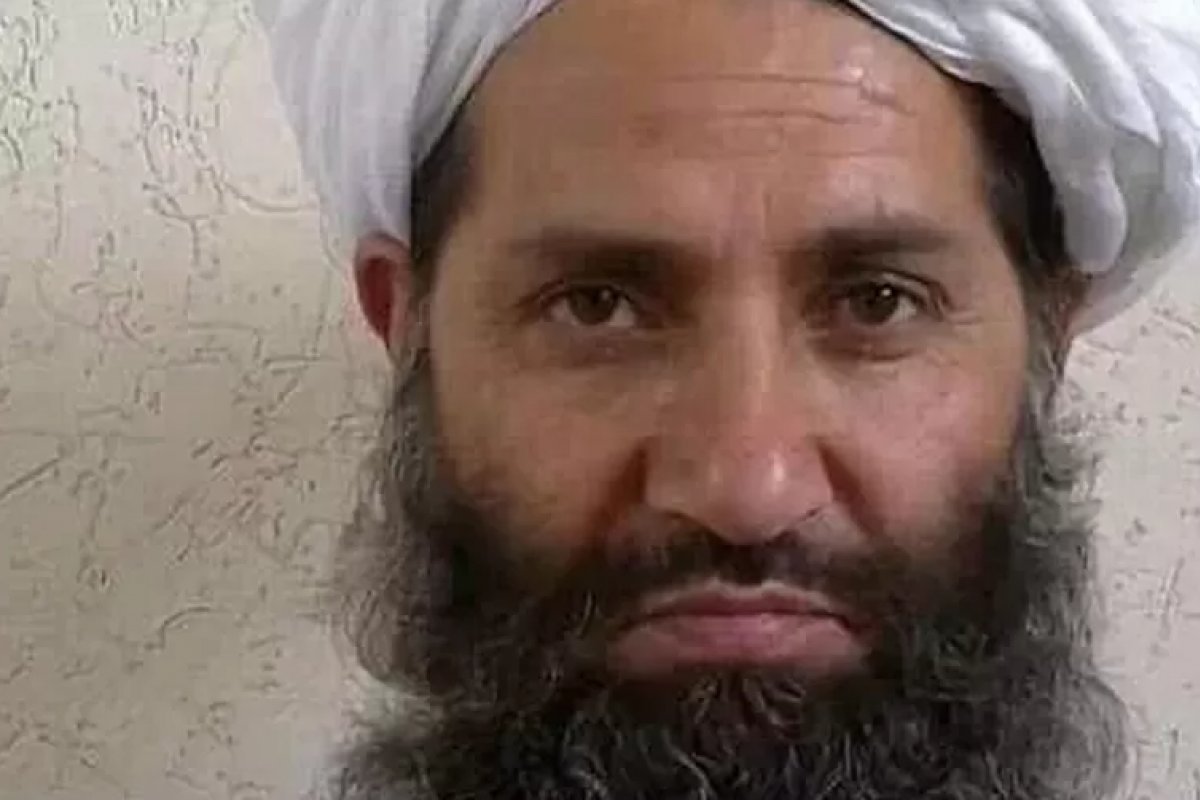 Autoridade misteriosa do Talibã faz a primeira aparição pública