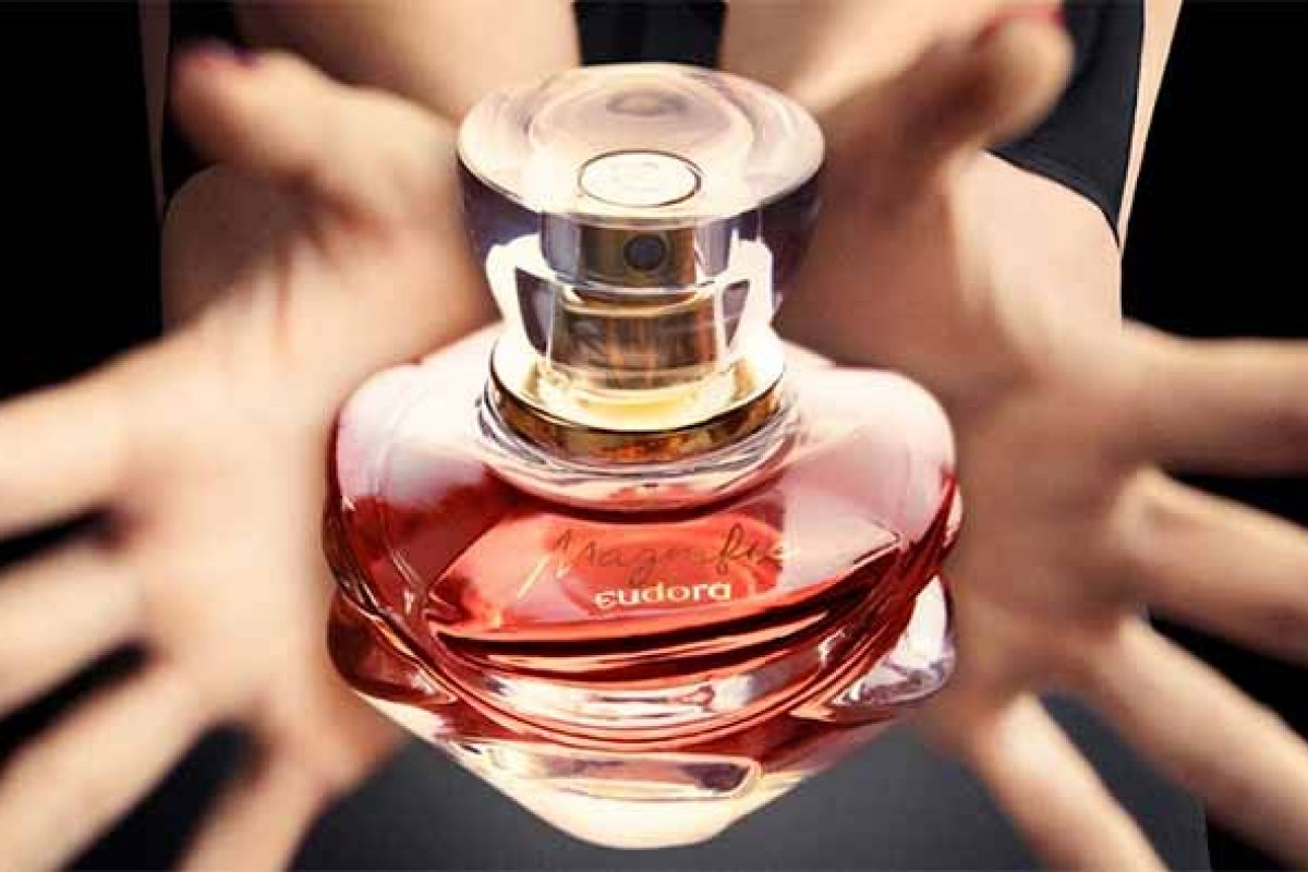 Com buquê floral que combina o exclusivo acorde Flores, Eudora lança Eau de Parfum Magnific