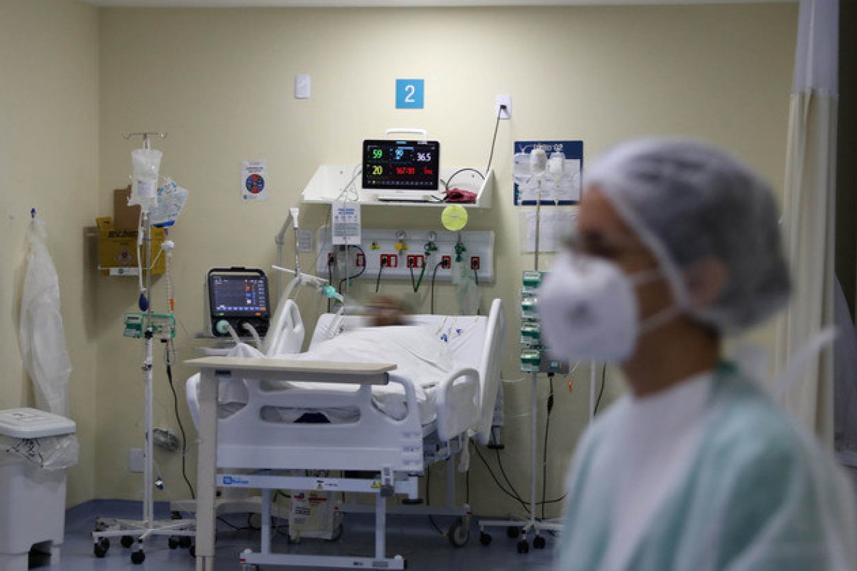 Brasil tem a menor média móvel de mortes por Covid-19 desde abril de 2020