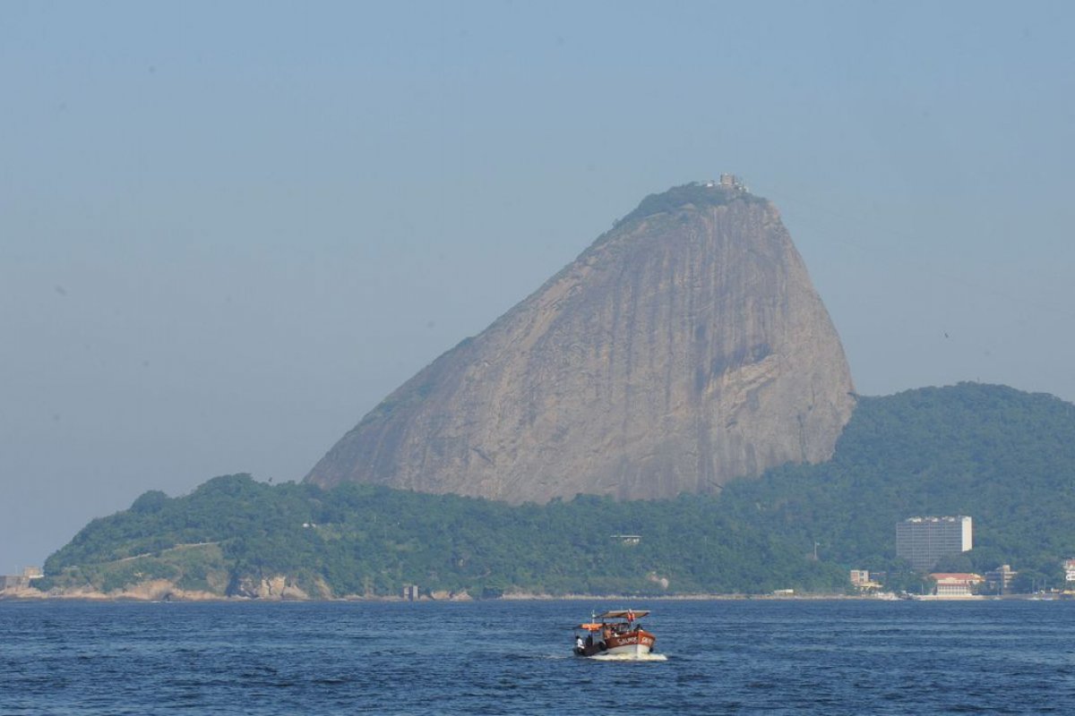 Brasileiros desenvolvem barco autônomo para monitorar poluição das águas
