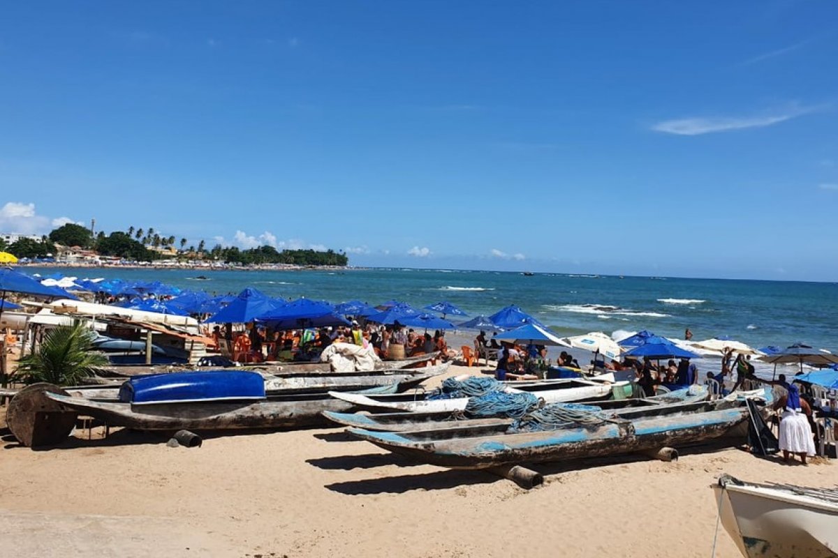 Praias de Salvador ficam lotadas nesta segunda, véspera de feriado prolongado