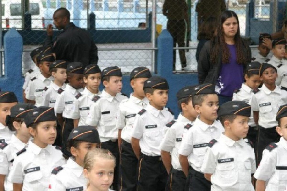 MEC sinaliza que 15 estados e DF fazem adesão a projeto de escolas cívico-militares