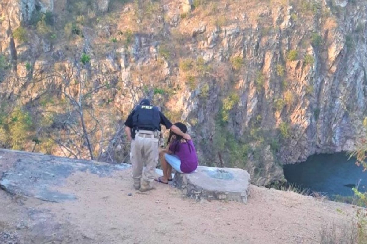 Policiais impedem jovem de cometer suicídio numa ponte entre Bahia e Alagoas