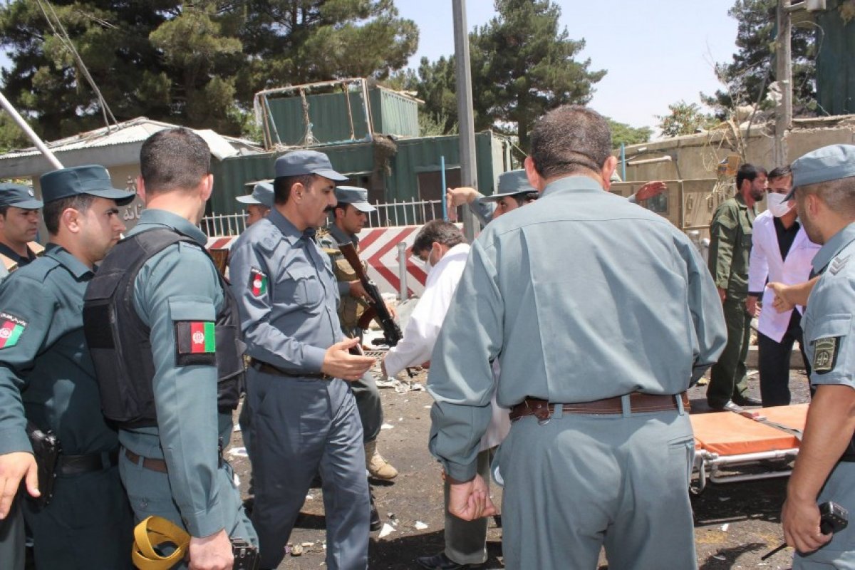 Explosão em frente a hospital militar deixa 15 mortos em Cabul, no Afeganistão