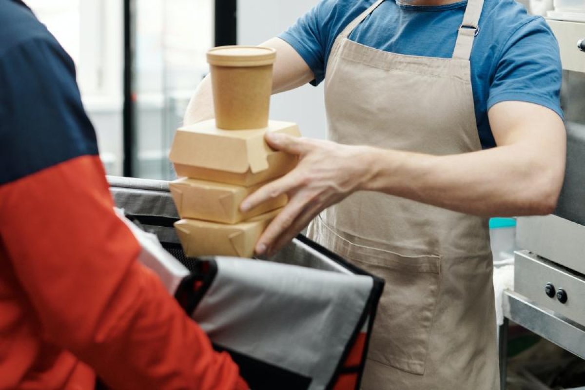 Sem aviso prévio, iFood passa a cobrar taxa de serviço em pedidos de até R$20