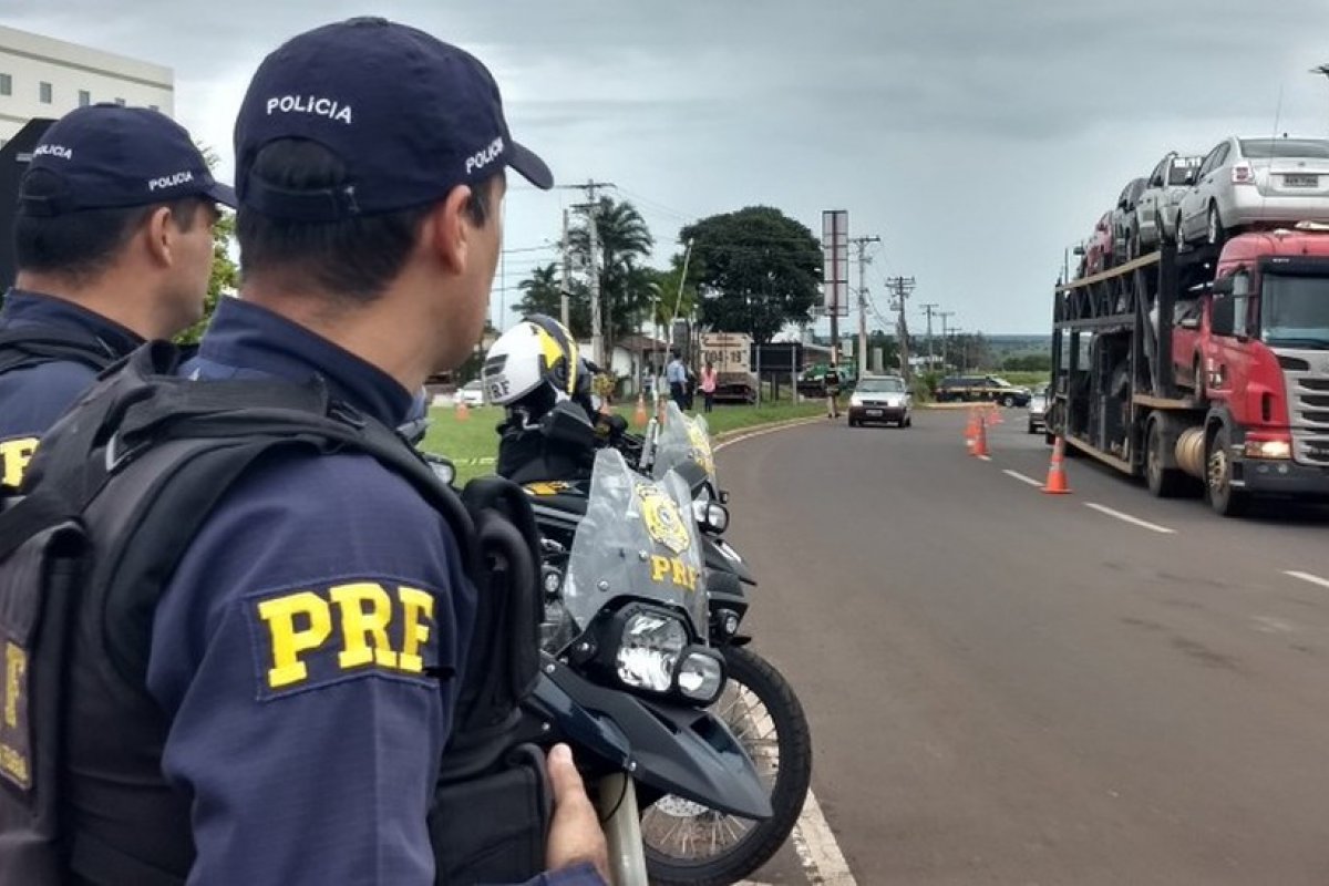 Suspeito de envolvimento em homicídio é preso na BR-324, em Simões Filho