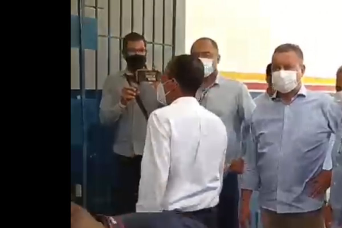 Vídeo: Rui Costa se depara com Ginásio de Esportes Waldemar Queiroz fechado durante inspeção, em SAJ