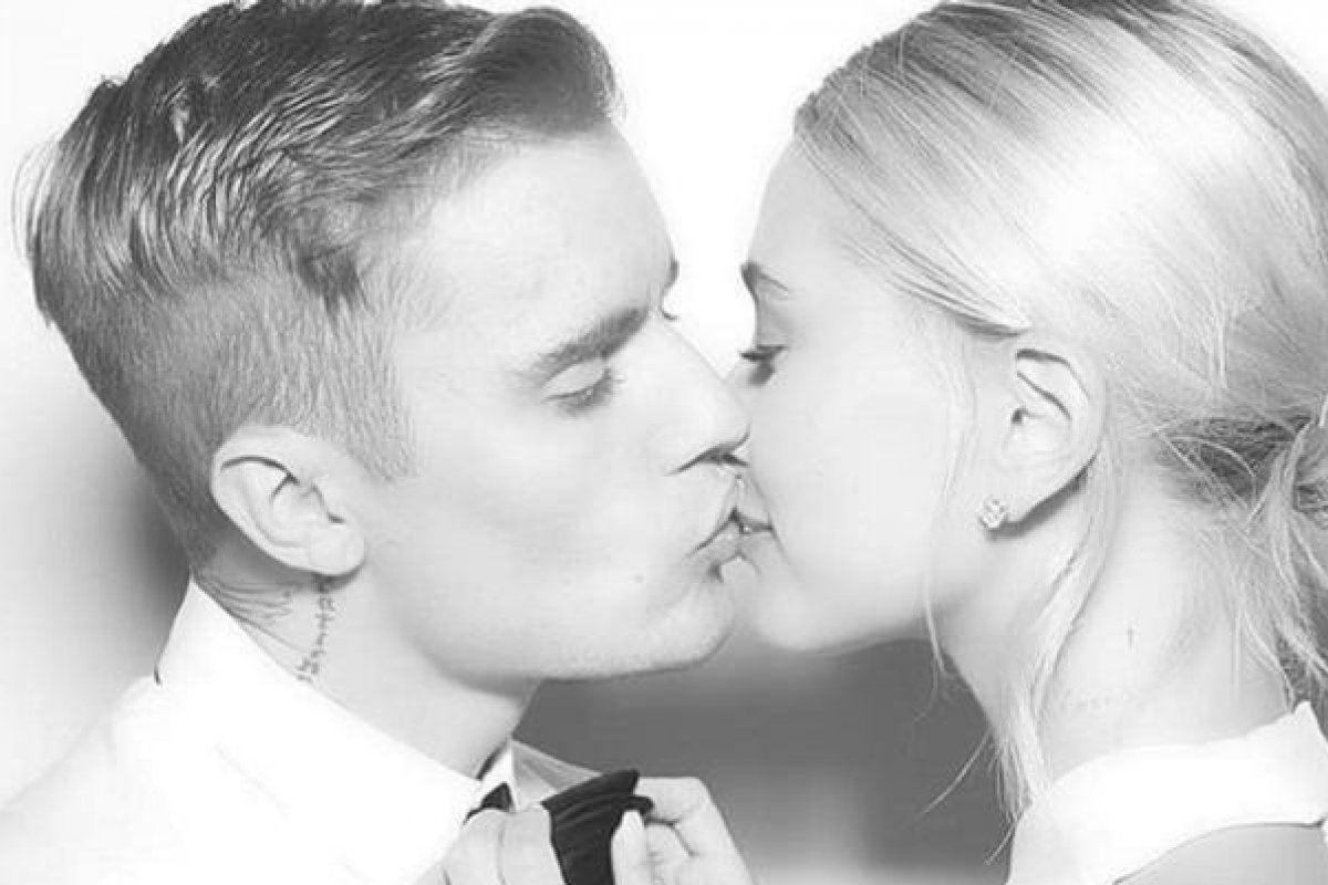 Em cerimônia intimista, Justin Bieber e Hailey Bieber oficializam união