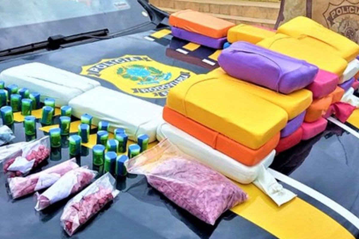 PRF prende homem que transportava drogas dentro de ônibus, na Chapada Diamantina