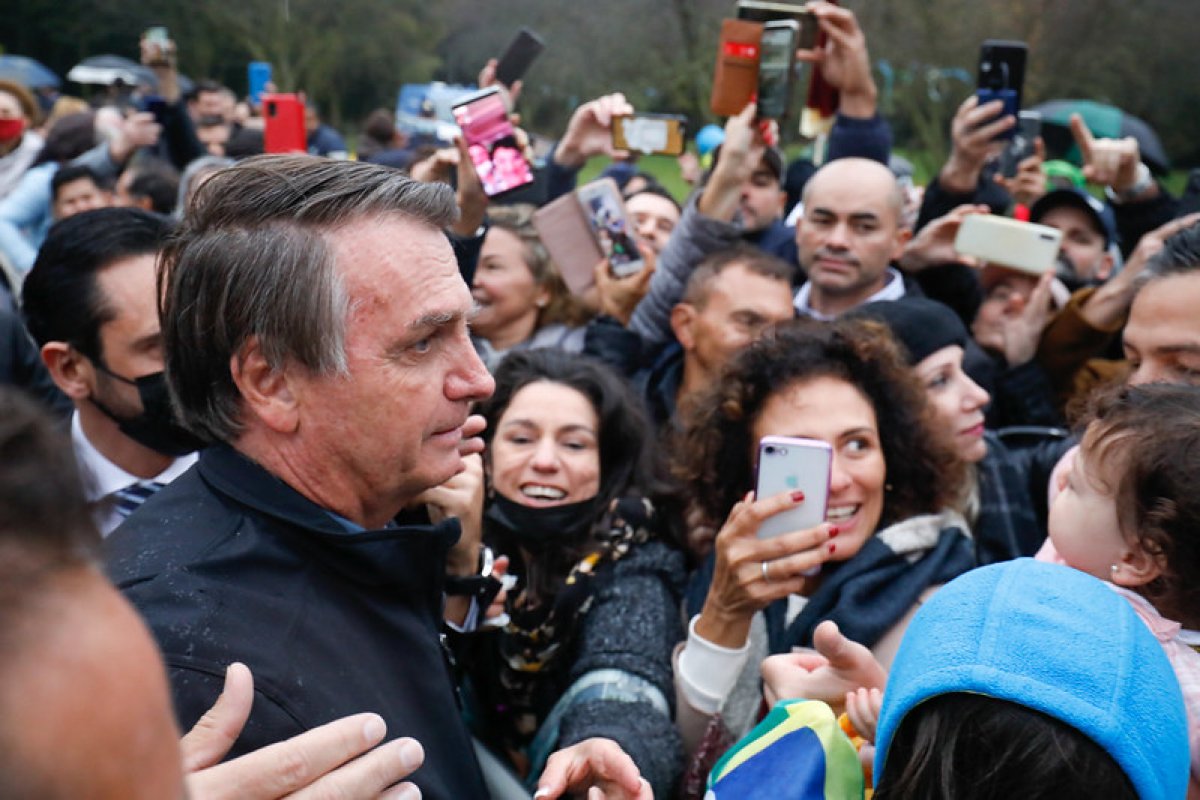 'Parece que só no Brasil morreu gente’, disse Bolsonaro em encontro com apoiadores