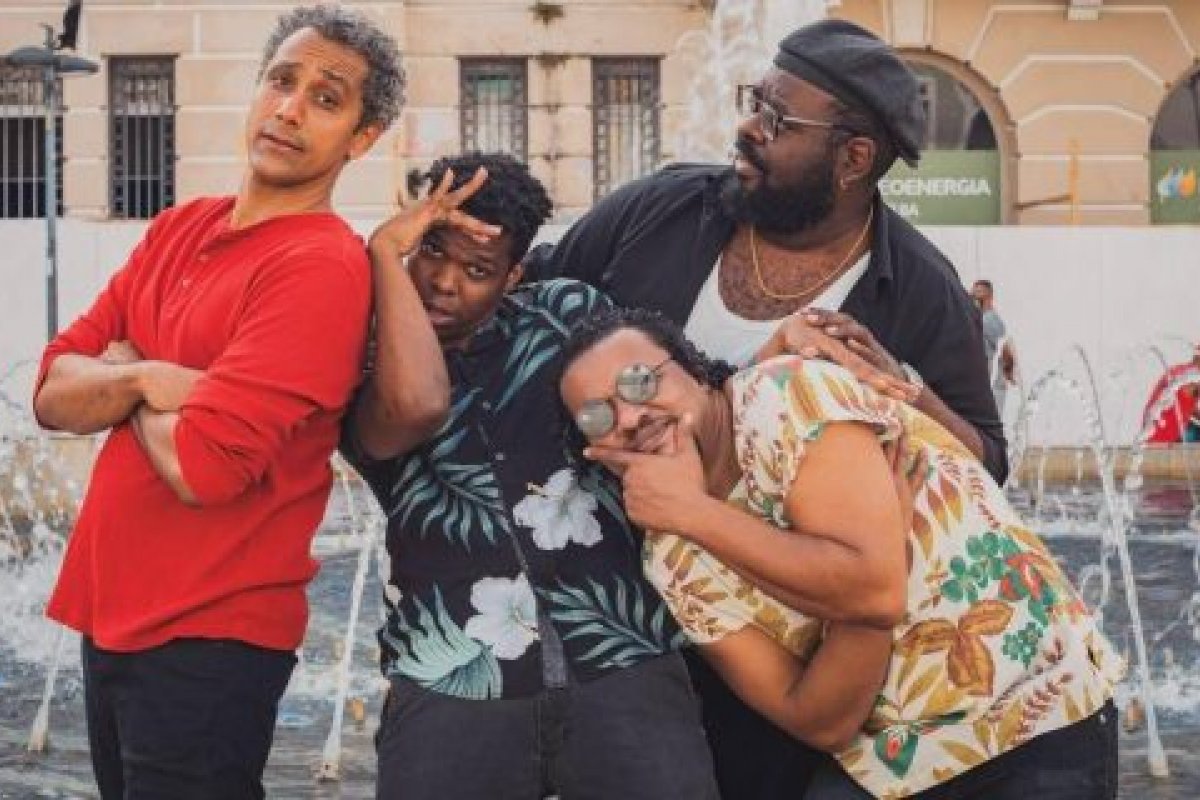 Grupo de comediantes Preto Básico faz show de stand-up comedy em Salvador