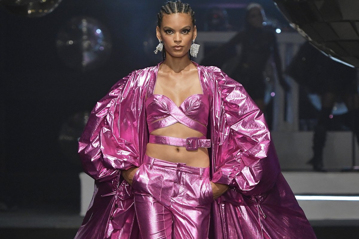 Com participação da cantora Fernanda Abreu, Skazi lança coleção com luxuoso desfile em Belo Horizonte! 