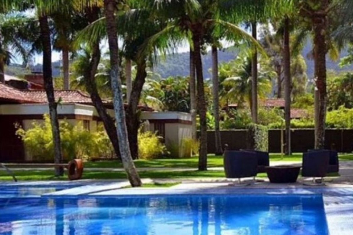 Claudia Raia e Edson Celulari colocam mansão à venda