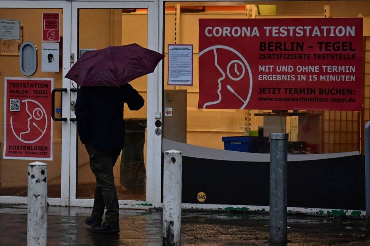 Surtos de Covid-19 duplicam na UE causados pelo aumento na transmissão do vírus em países da Europa Central e Oriental