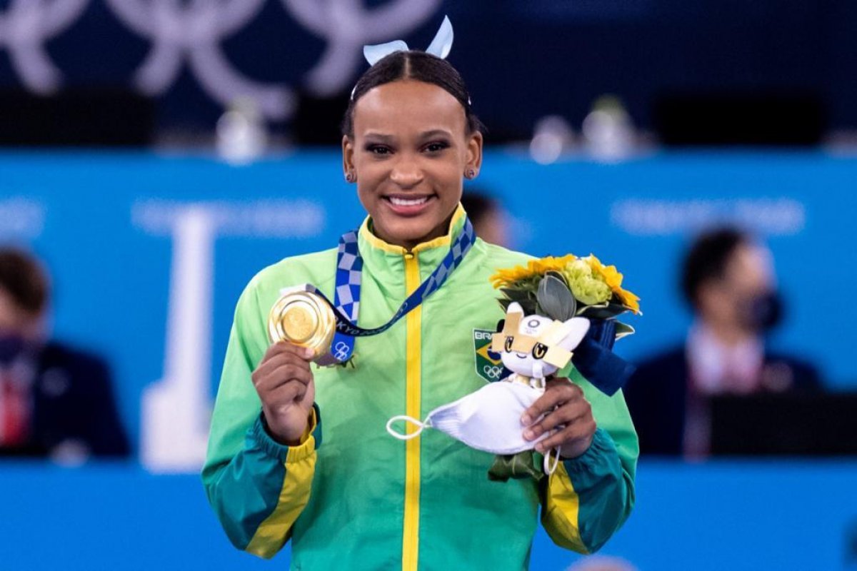 Rebeca Andrade é convidada a dar bandeirada final no GP de Fórmula 1