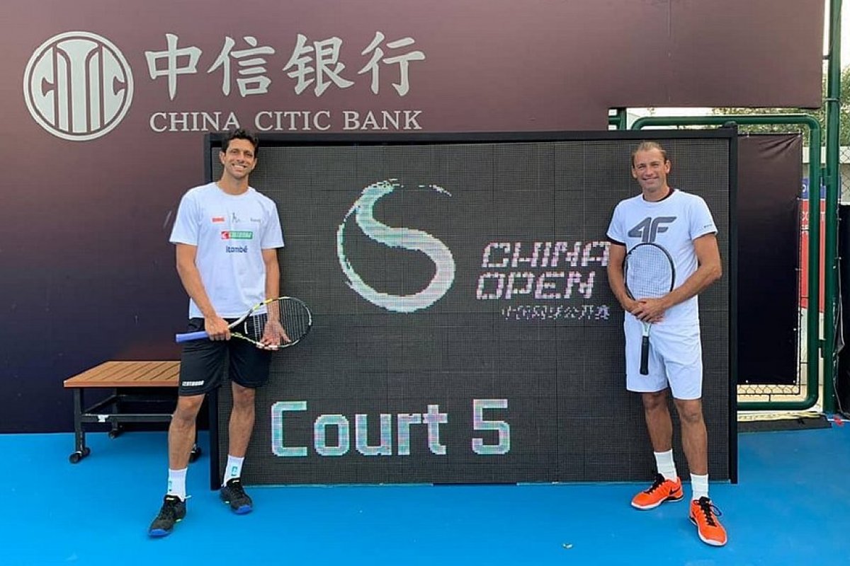 Brasileiro estreia com pé direito em competição de tênis na China