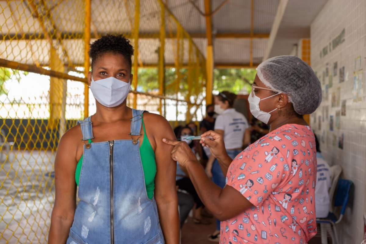 Covid-19: mais 52,9 mil pessoas são vacinadas com primeira dose na Bahia