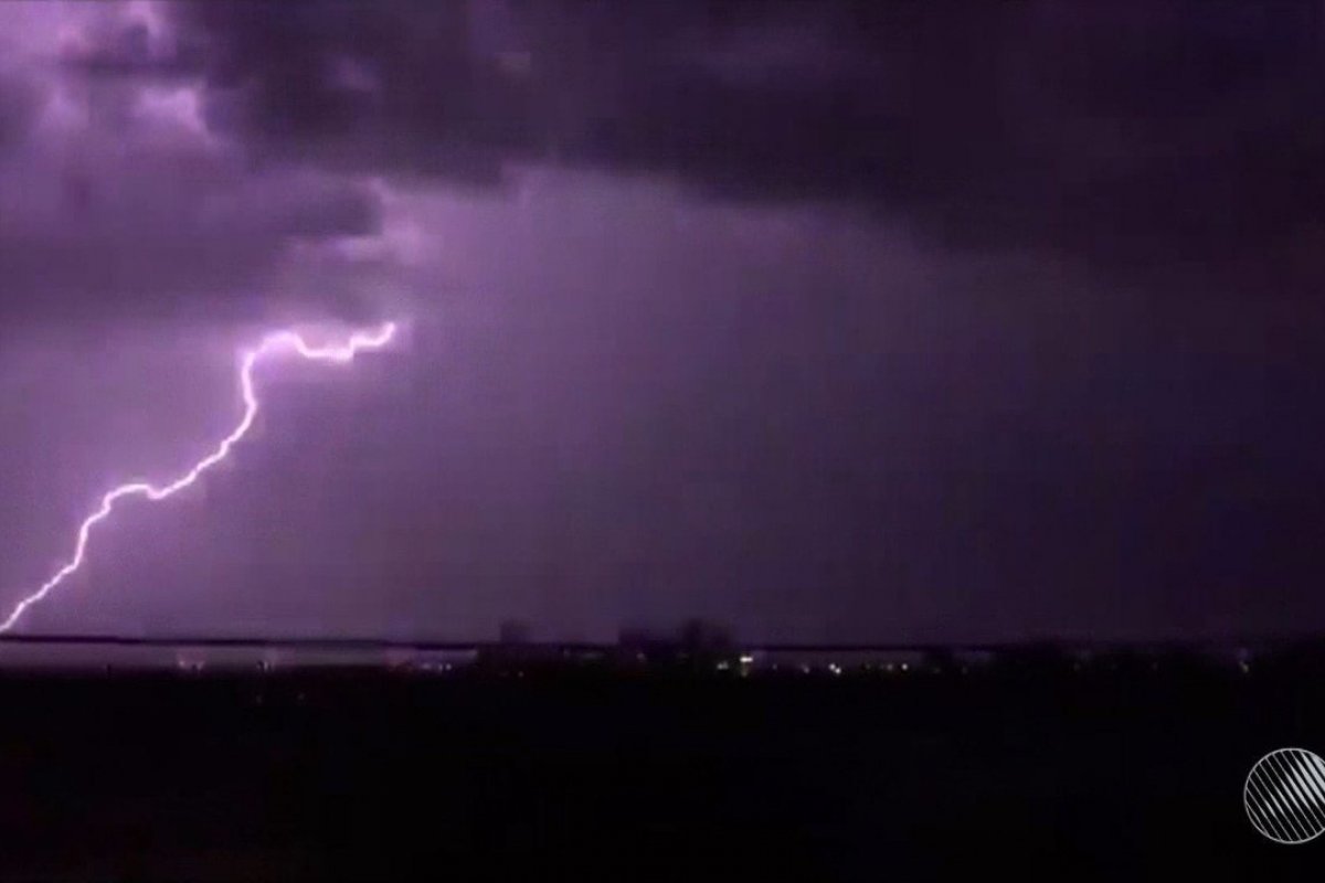Frente fria: Salvador registra 468 raios em um período de apenas duas horas
