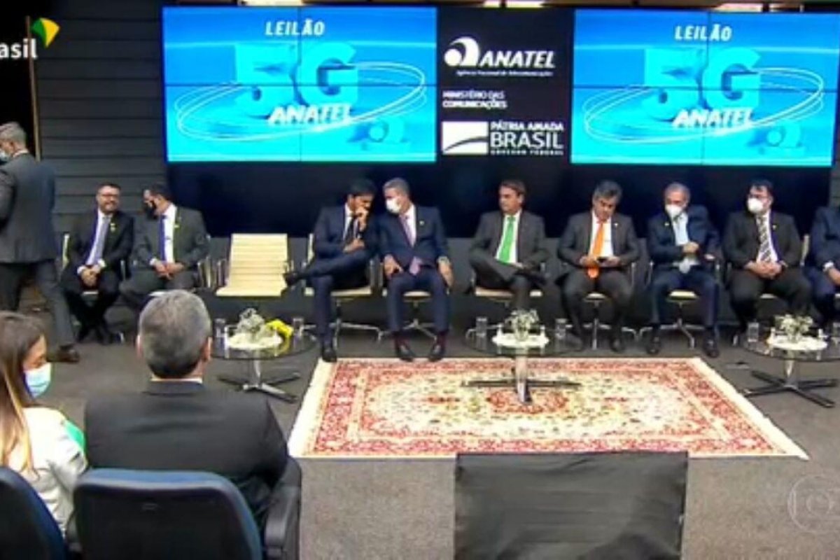 Leilão do 5G continua nesta sexta-feira (5) com lotes de conectividade das escolas