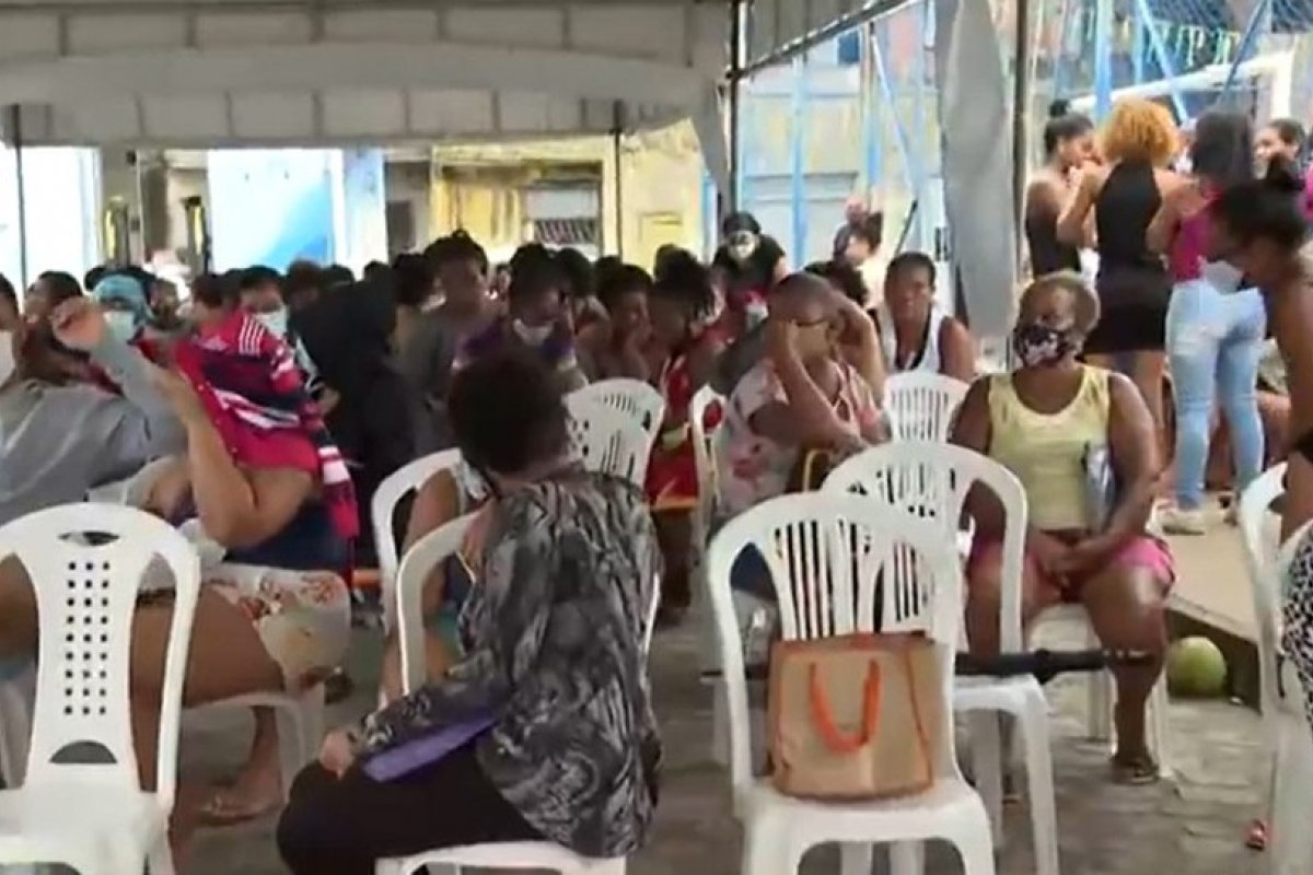 Filas e tumulto são registrados em recadastramento de beneficiários no CadÚnico em Salvador