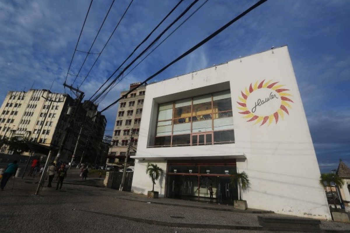Governo da Bahia formaliza contrato de concessão do Cine Glauber Rocha, em Salvador
