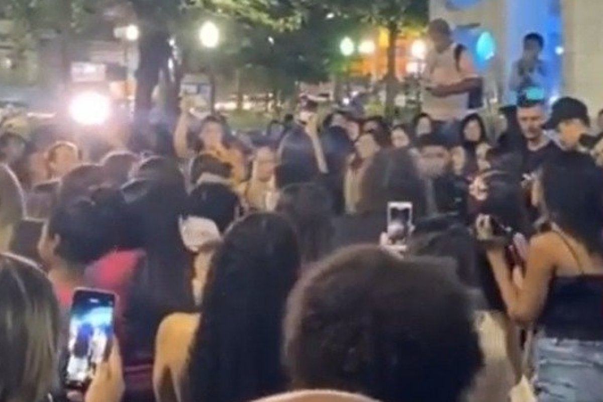 Vídeo: fãs de Marília Mendonça fazem homenagem na cidade de Caratinga