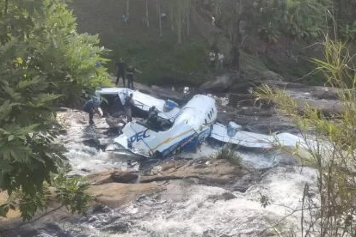 Pilotos denunciaram torres na região do acidente que matou Marília Mendonça