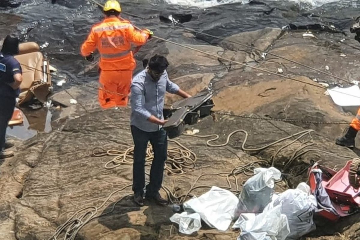 Violão de Marília Mendonça está entre os objetos retirados de aeronave