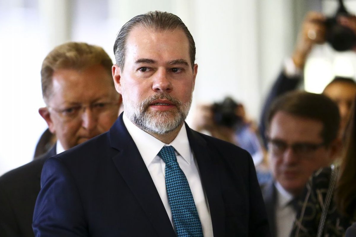 Toffoli envia ao STF ação para impedir Bolsonaro de incentivar ataques à imprensa