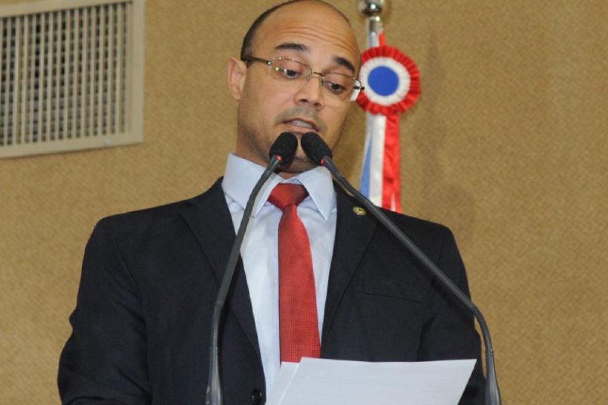 Capitão Alden apresenta PL para proibir instalação de banheiros unissex na Bahia
