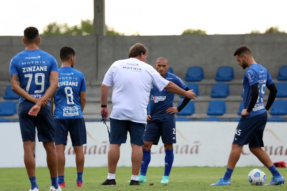Em confronto direto entre tricolores, Bahia e São Paulo se enfrentam na Fonte Nova
