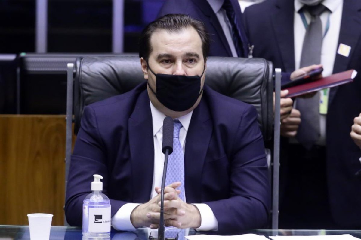Rodrigo Maia entra com ação no STF para anular votação que aprovou PEC dos Precatórios em primeiro turno