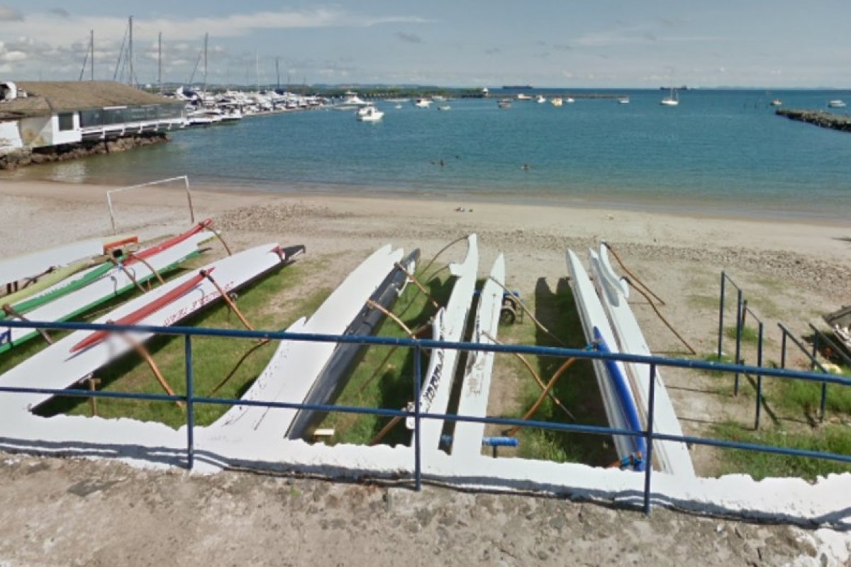 Homem morre e mais quatro pessoas são atingidas em ataque armado na Praia da Preguiça, em Salvador