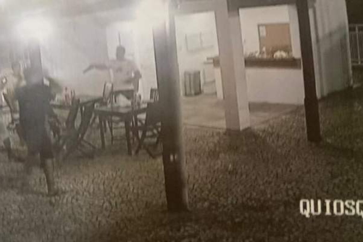 Advogado ameaça com pistola e dá voz de prisão a jovens que confraternizavam na área da churrasqueira em condomínio