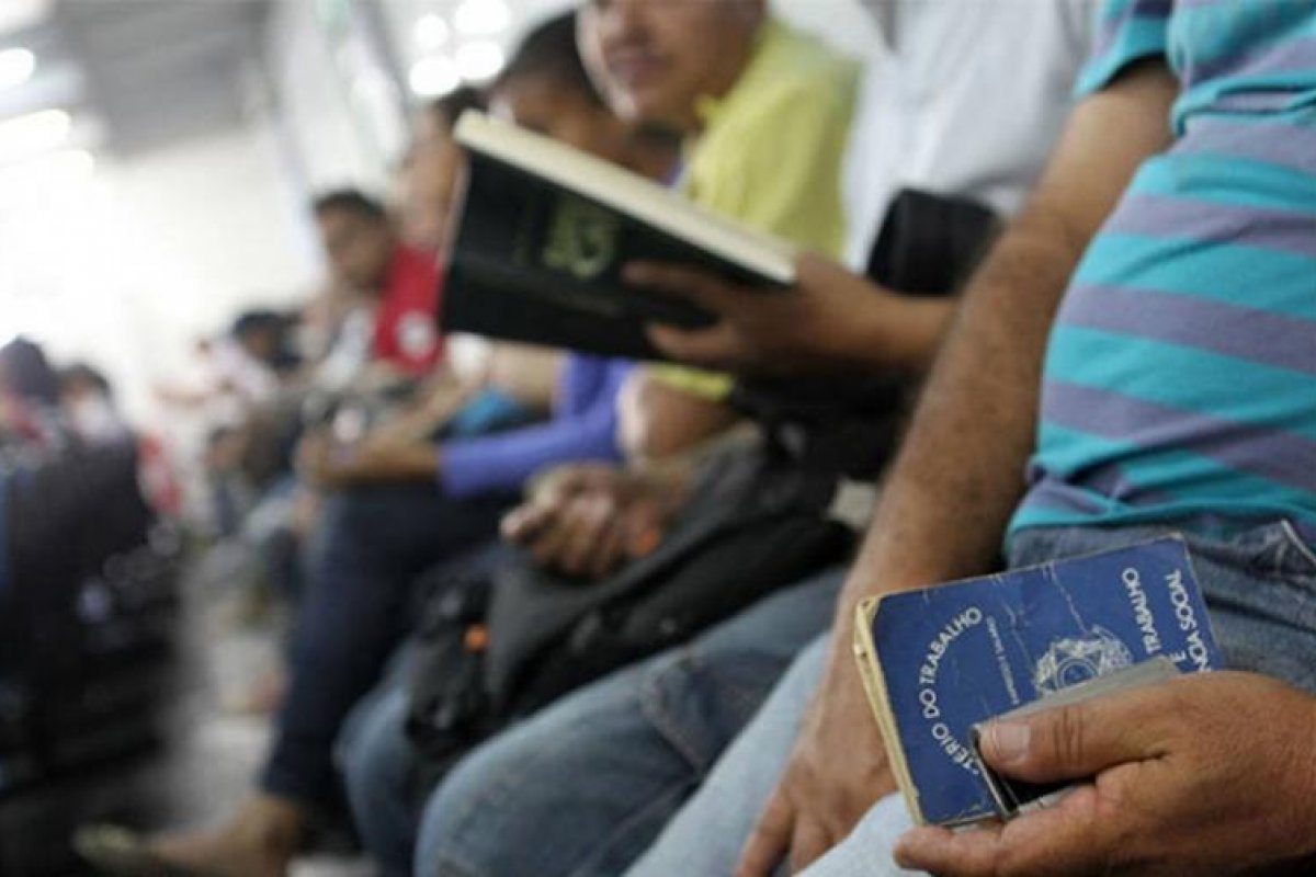 Taxa de desemprego apresenta queda