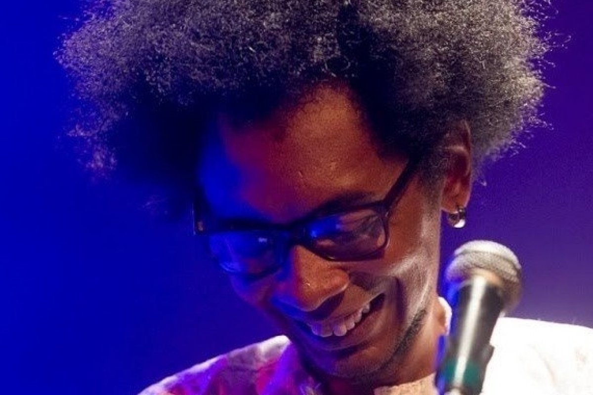 Inaugurando seu primeiro trabalho como compositor,  Elinas apresenta show musical Ensaio Aberto