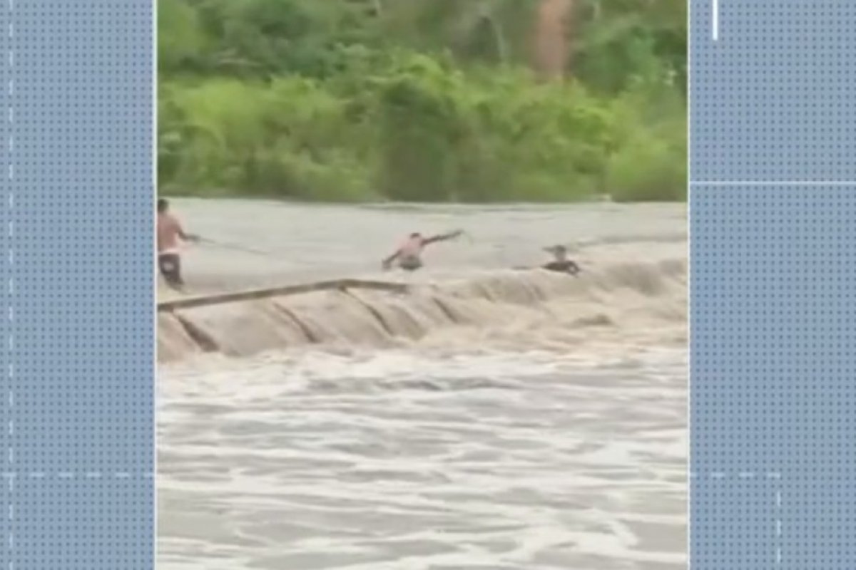 Homem desaparece após ser arrastado por enxurrada em rio, no interior da Bahia