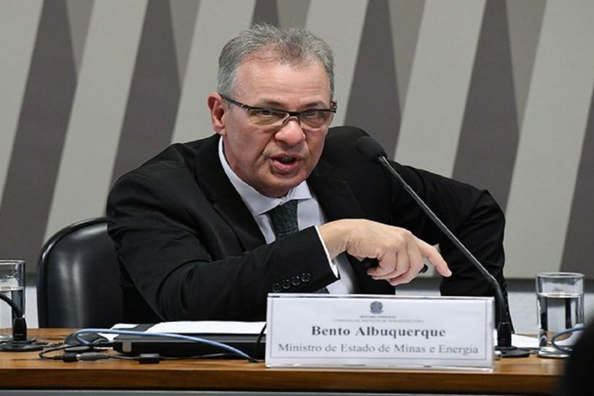 Bento Albuquerque estima nova alta nos combustíveis com inverno no hemisfério norte