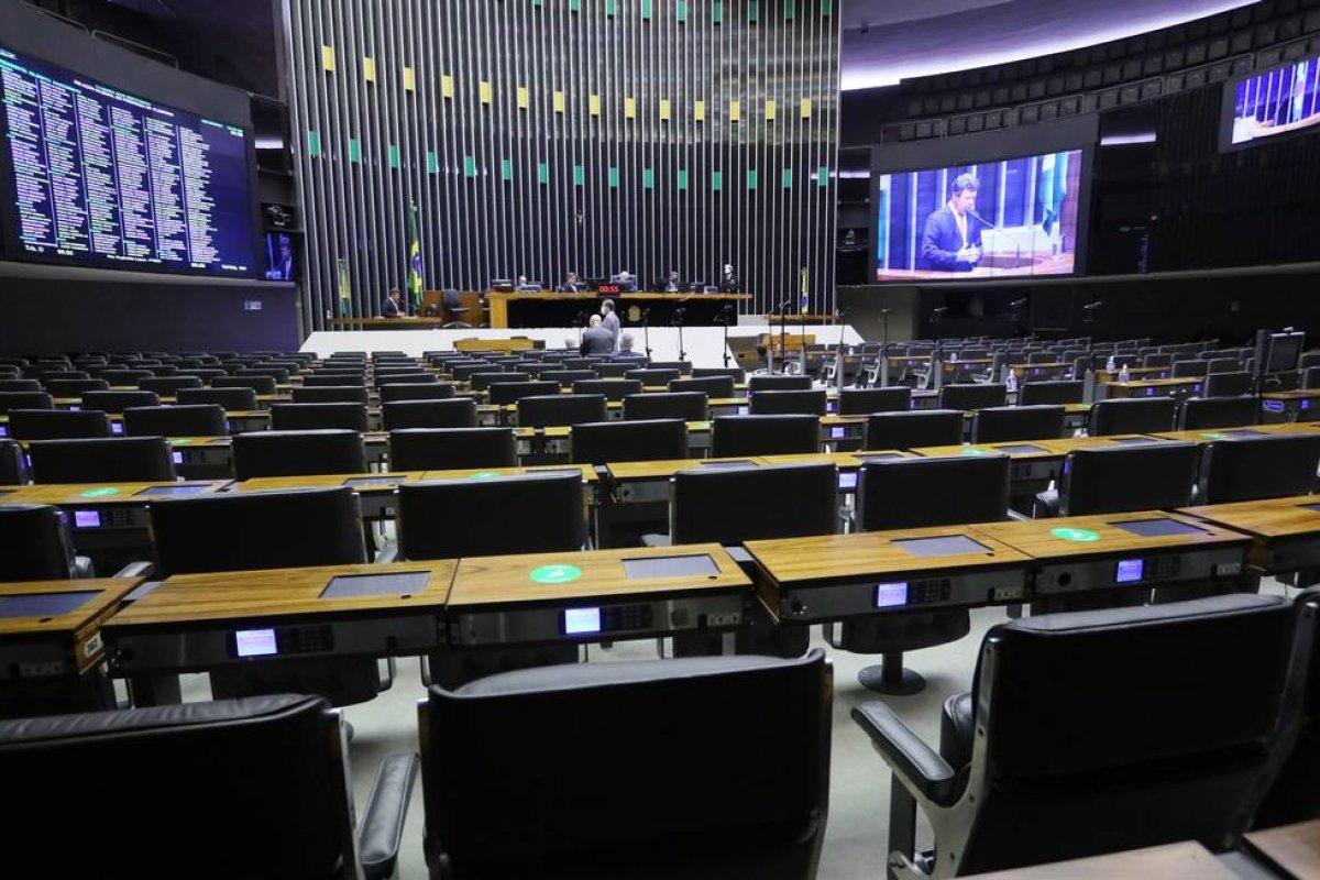 Em análise, plenário da Câmara altera texto da PEC dos Precatórios