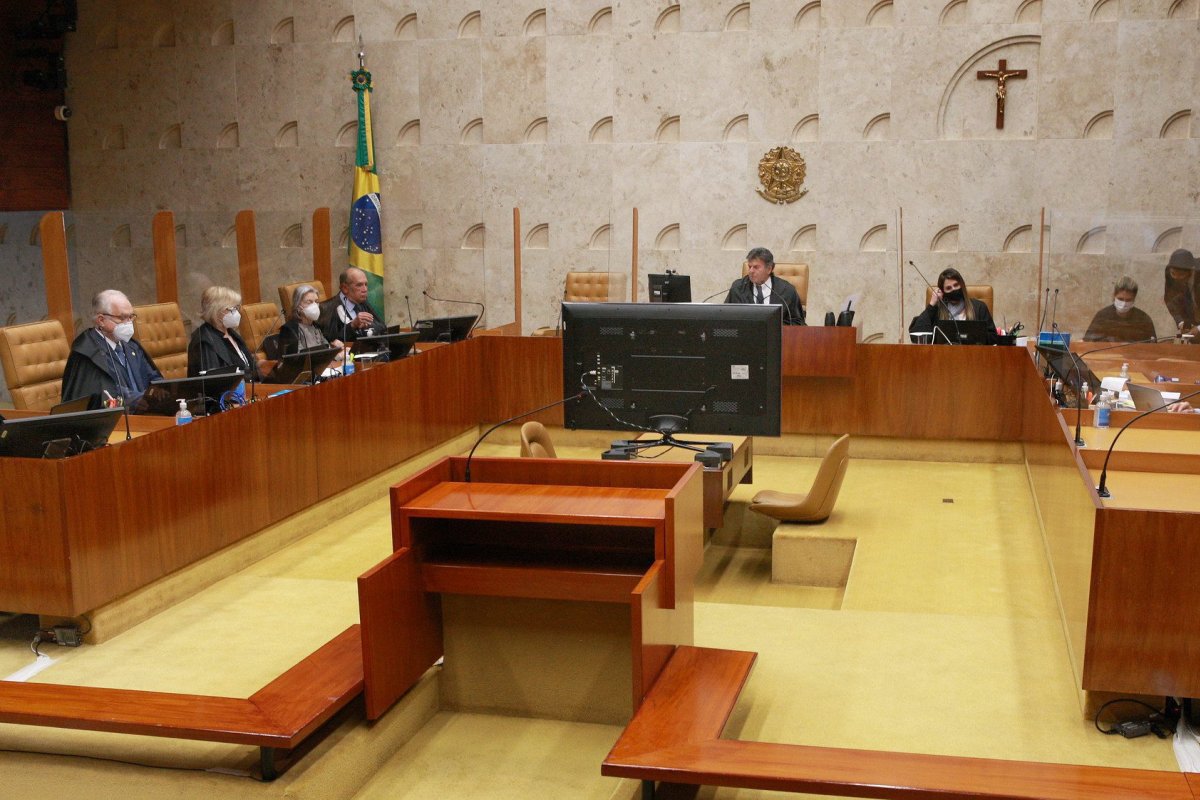 Com 8 votos a favor e 2 contrários, STF mantém decisão que suspense emendas do relator