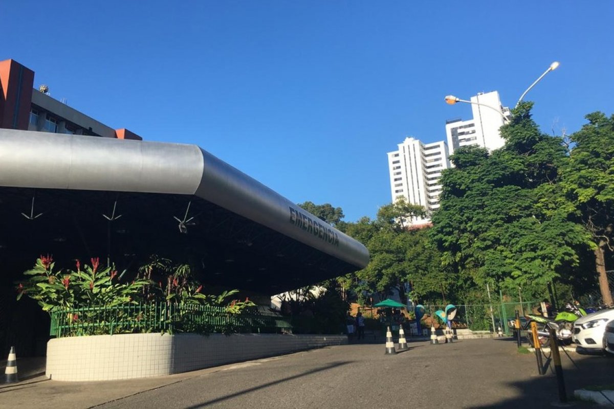 Recebe alta o policial ferido com golpes de faca na cabeça durante assalto a ônibus em Salvador