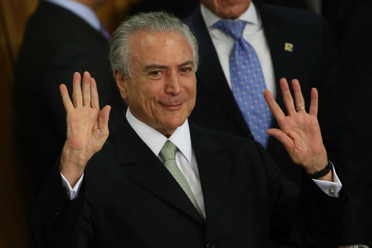 Especialista em mesóclises, Temer compartilha currículo no Instagram; veja