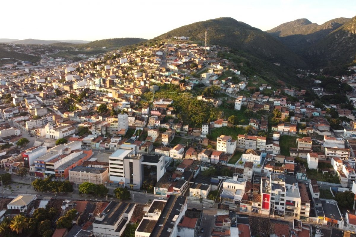 Prefeitura de Jacobina anuncia maior árvore de Natal do Brasil