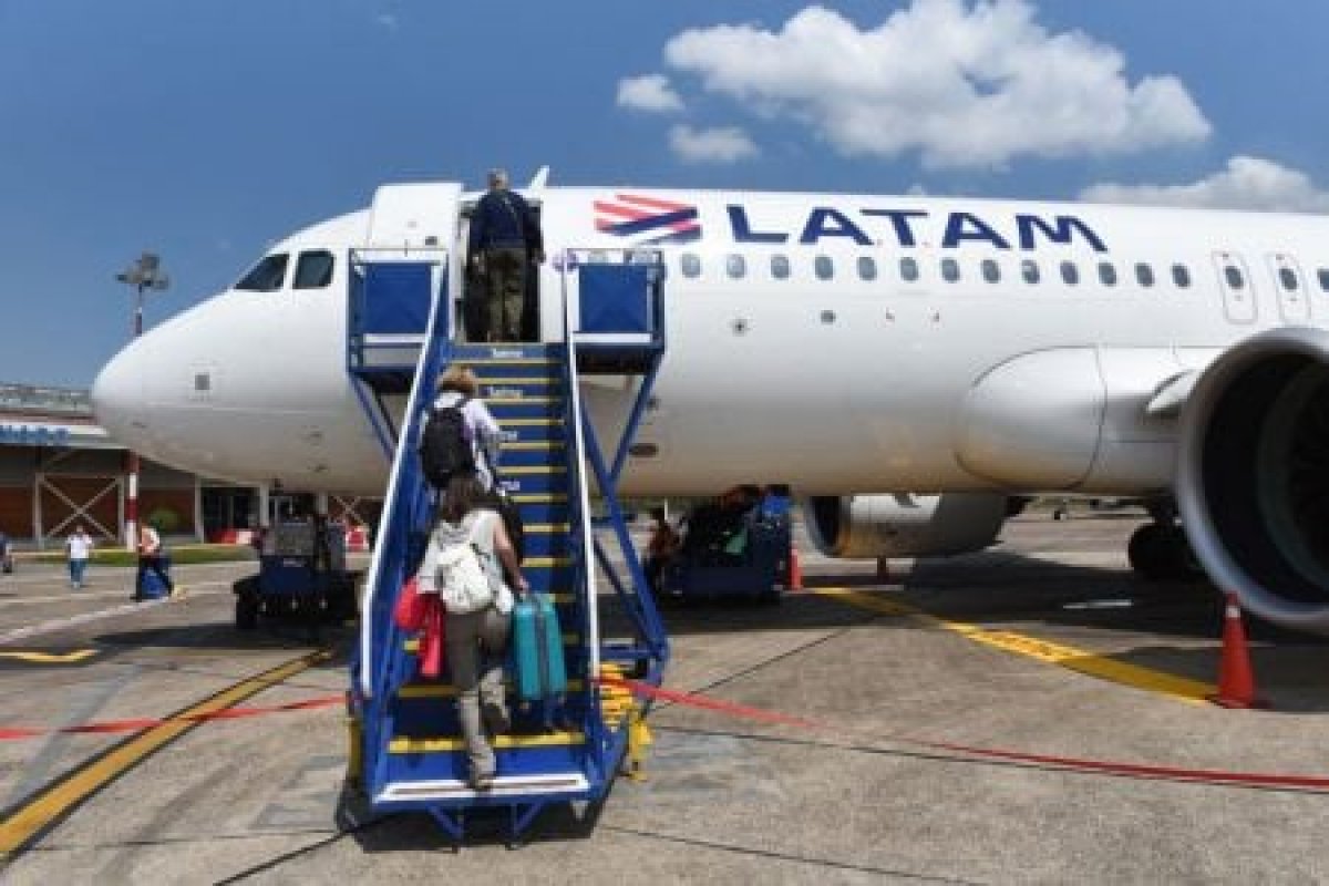 Latam anuncia retomada de 90% da oferta doméstica de assentos 